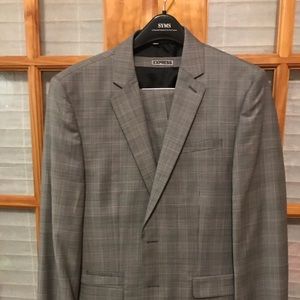 Express Men’s Plaid Gray 3 Piece Suit